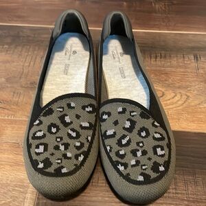 New Clarks Cloudsteppers Carly Star Washable Knit Loafers Shoes Dark Olive Green